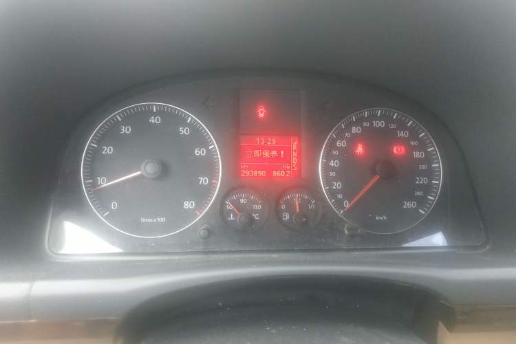 Used Volkswagen Touran 2008 1.8T ZhiZun Edition Automatic 5-Seater Odometer Close Up