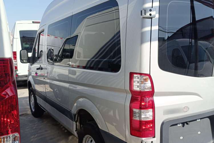 Used Foton Toano 2022 2.0T Manual Urban Edition Short Wheelbase Mid-Height Design Rear Single Tire 5/6/9-Seater Configuration 4F20TC3