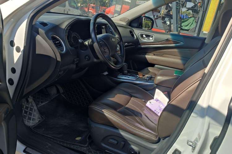 Used Infiniti JX 2013 JX35 Two-Wheel-Drive Excellence Edition
