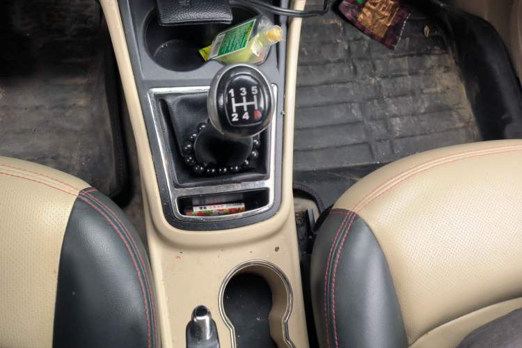 Used FAW Yingzhi 737 2015 1.5L Manual Deluxe Navigation Version