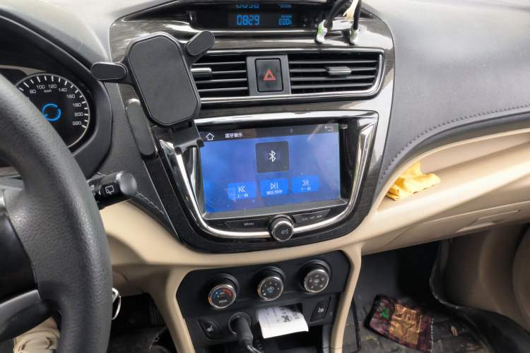 Used FAW Yingzhi 737 2015 1.5L Manual Deluxe Navigation Version