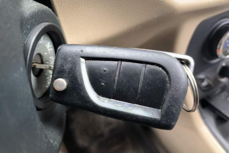 Used FAW Yingzhi 737 2015 1.5L Manual Deluxe Navigation Version