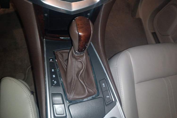 Used Cadillac SRX 2011 3.0L Luxury Model
