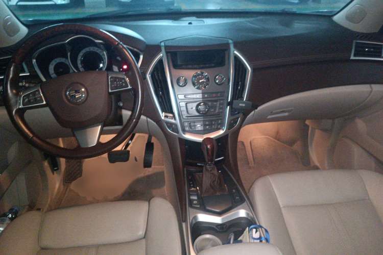 Used Cadillac SRX 2011 3.0L Luxury Model
