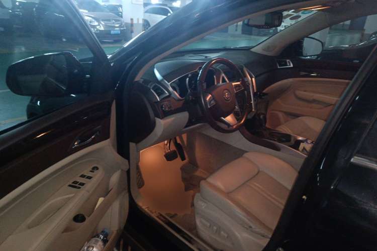 Used Cadillac SRX 2011 3.0L Luxury Model
