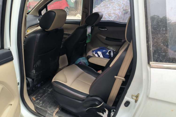 Used FAW Yingzhi 737 2015 1.5L Manual Deluxe Navigation Version