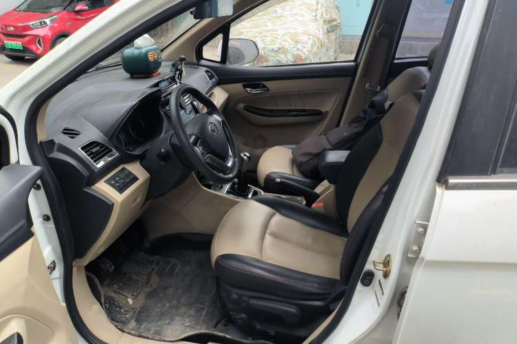 Used FAW Yingzhi 737 2015 1.5L Manual Deluxe Navigation Version