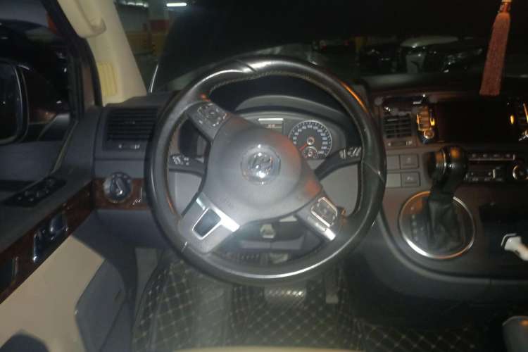 Used Volkswagen Multivan 2014 2.0 TSI Four-Wheel-Drive Executive Edition