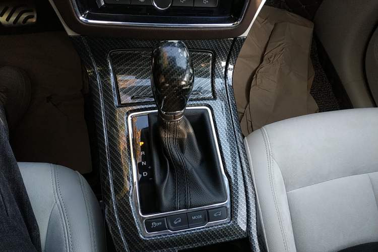 Used Roewe RX5 New Energy 2017 eRX5 50T Hybrid Connected Prestige Flagship Edition
