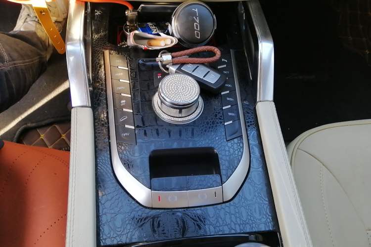 Used Zotye T700 2017 1.8T Dual-Clutch Luxury Model
