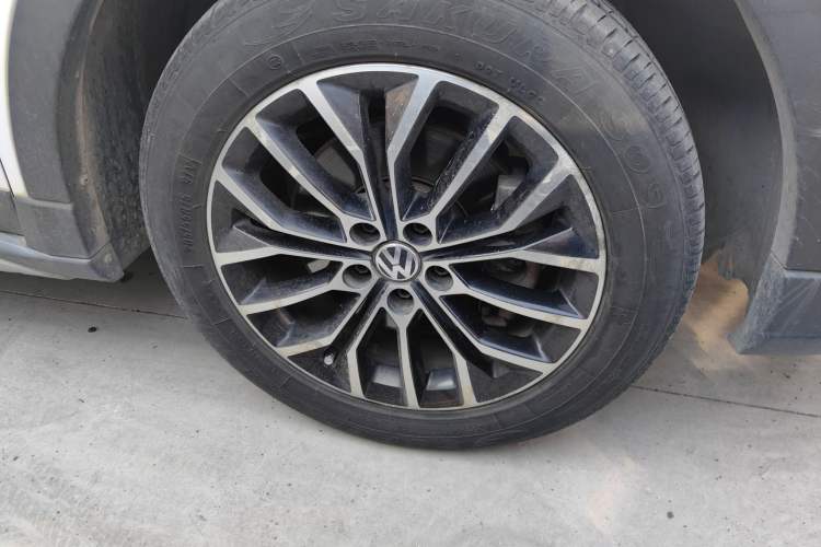 Used Volkswagen Cross Lavida 2014 1.4TSI DSG
