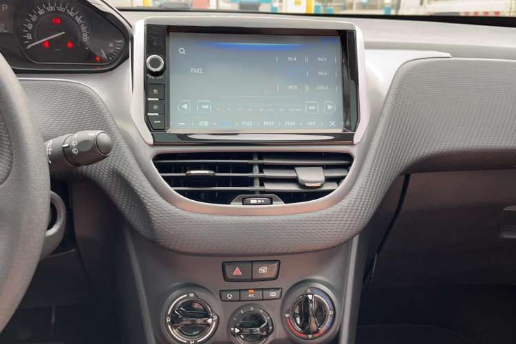 Used Peugeot 2008 2015 Playful Edition 1.6L Automatic Jade Model