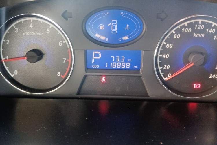 Used Geely Auto Classic Emgrand 2013 Hatchback 1.8L CVT Elite Model
