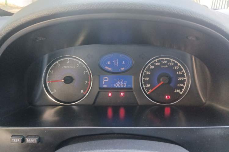 Used Geely Auto Classic Emgrand 2013 Hatchback 1.8L CVT Elite Model
