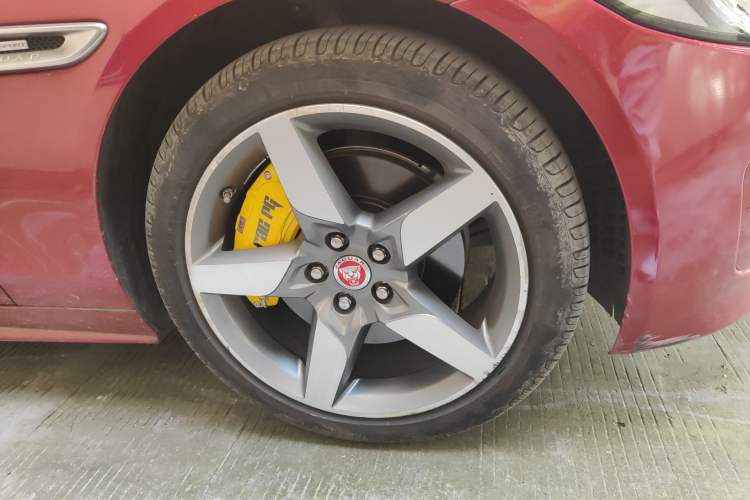 Used Jaguar XE 2017 2.0T 200 PS R-Sport
