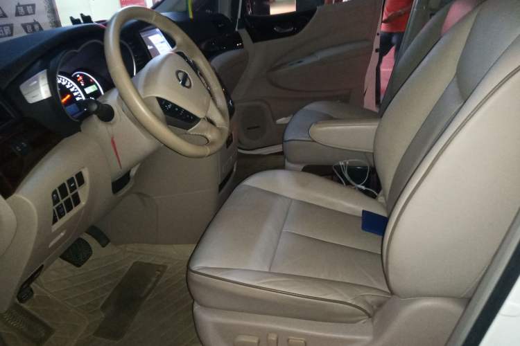 Used Nissan Quest 2015 3.5L SL Left Front Seat