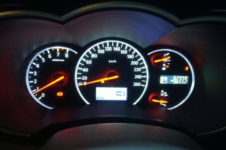Used Nissan Quest 2015 3.5L SL Instrument Cluster