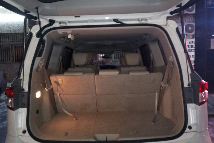 Used Nissan Quest 2015 3.5L SL Trunk