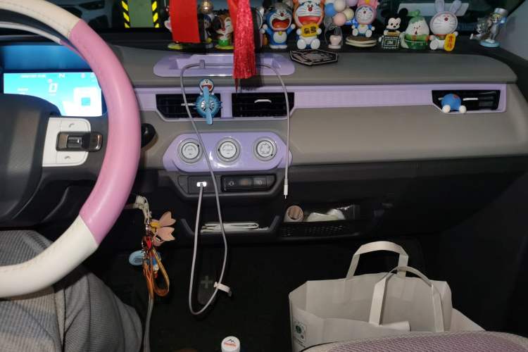 Used Chery New Energy QQ Ice Cream 2022 170km Sundae Phosphate Lithium-Ion Audio And AC Panel