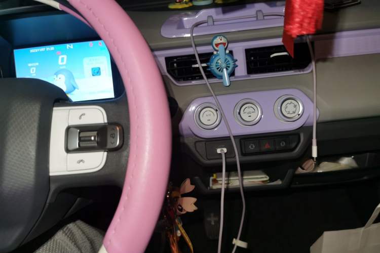 Used Chery New Energy QQ Ice Cream 2022 170km Sundae Phosphate Lithium-Ion Gear Lever