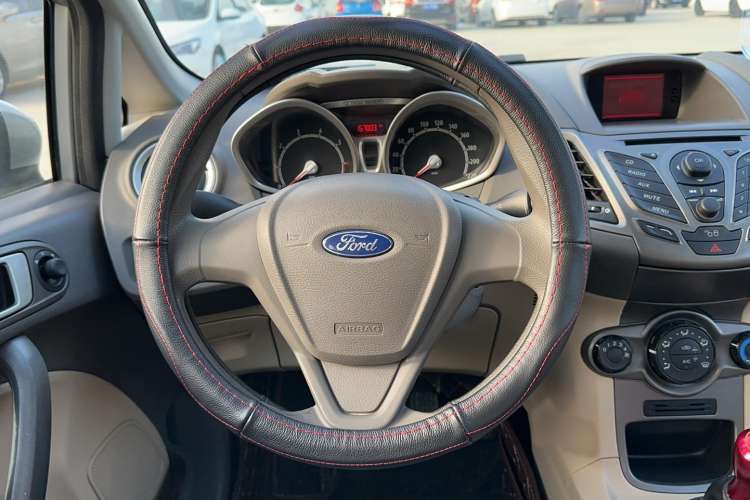 Used Ford Fiesta 2011 Sedan 1.5L Manual Fashion Edition
