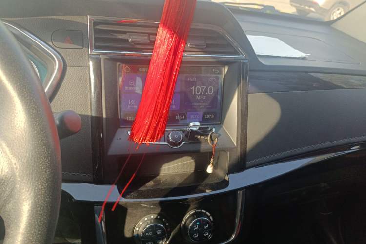 Used FAW Yingzhi G3 2016 G3S 1.5L CVT Luxury Navigation Edition
