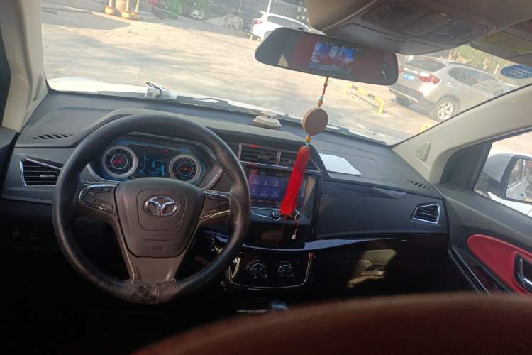 Used FAW Yingzhi G3 2016 G3S 1.5L CVT Luxury Navigation Edition
