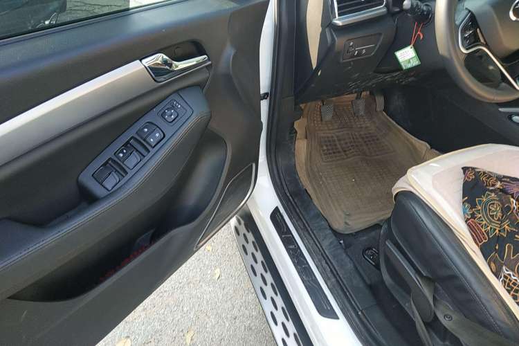 Used Soueast DX5 2021 1.5L Manual Deluxe Upgrade Version
