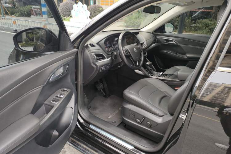 Used BORGWARD BX7 2016 28T Two-Wheel Drive Luxury Version 5 Seats
