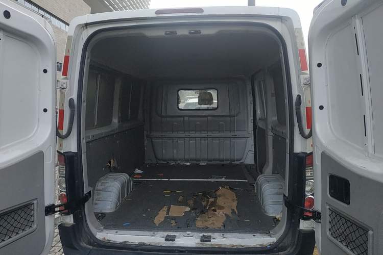 Used JAC Sunray 2019 1.9T Fuel-Efficient Platinum Edition 3-Seat Star Logistics Van
