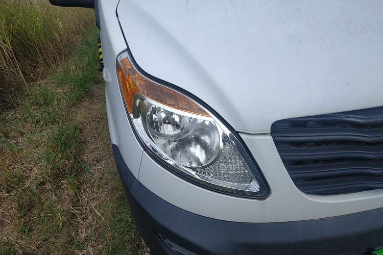 Used JAC Sunray 2019 1.9T Fuel-Efficient Platinum Edition 3-Seat Star Logistics Van
