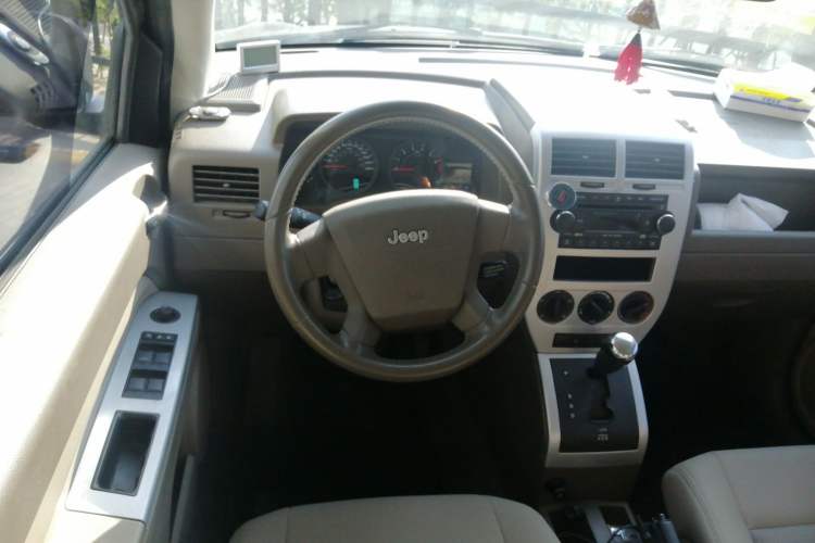 Used Jeep Compass 2007 2.4L four-wheel drive sport version
