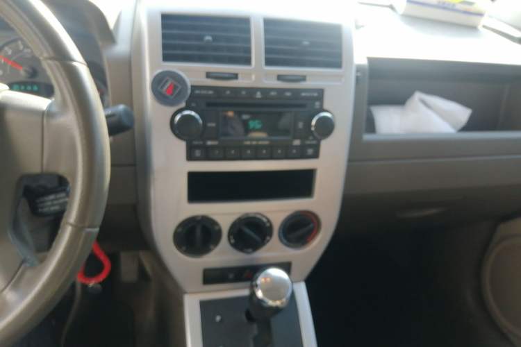 Used Jeep Compass 2007 2.4L four-wheel drive sport version
