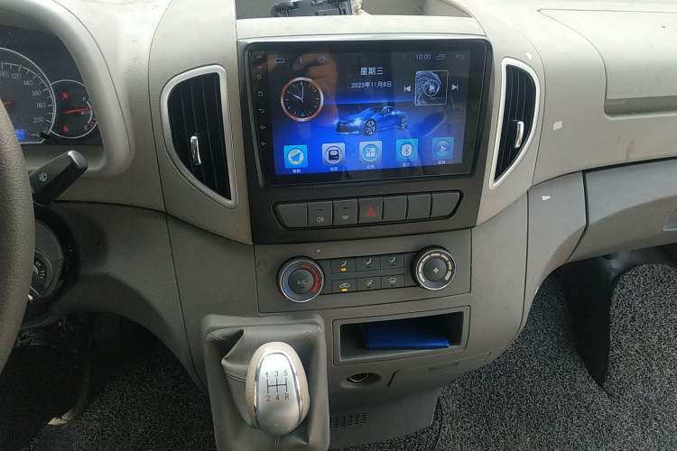 Used JAC Sunray 2019 1.9T Fuel-Efficient Platinum Edition 3-Seat Star Logistics Van
