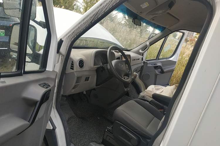 Used JAC Sunray 2019 1.9T Fuel-Efficient Platinum Edition 3-Seat Star Logistics Van
