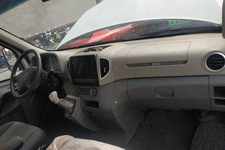 Used JAC Sunray 2019 1.9T Fuel-Efficient Platinum Edition 3-Seat Star Logistics Van
