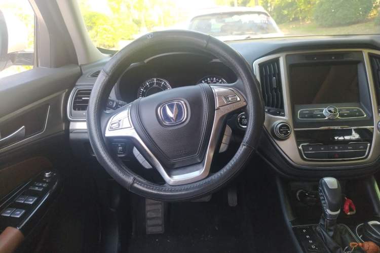 Used CHANGAN CS95 2018 2.0T Four-Wheel Drive Glory Edition
