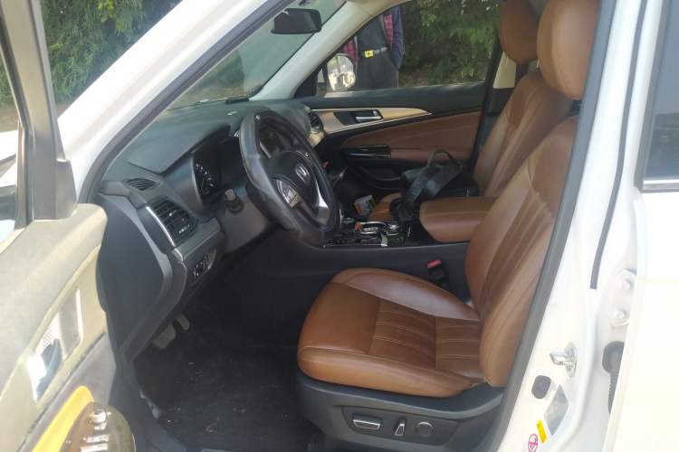 Used CHANGAN CS95 2018 2.0T Four-Wheel Drive Glory Edition
