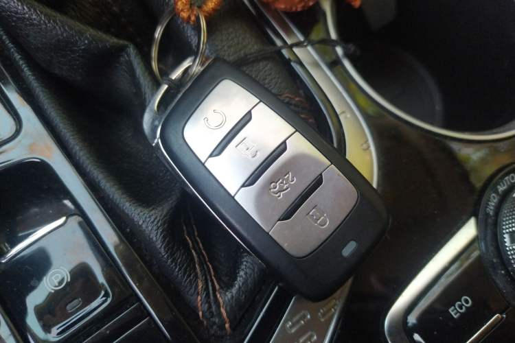 Used CHANGAN CS95 2018 2.0T Four-Wheel Drive Glory Edition

