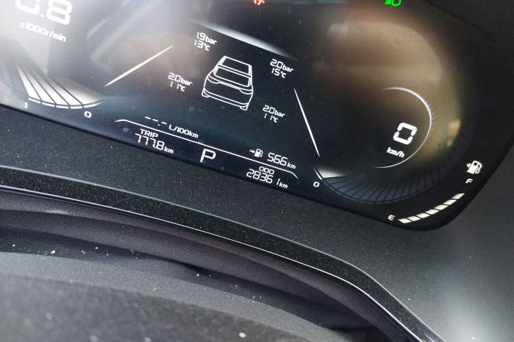 Used Geely Auto Emgrand L 2022 1.4T CVT Flagship Edition Odometer Close Up