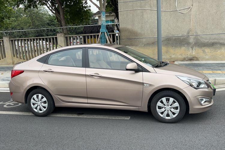Used Hyundai Verna (older generation) 2014 1.4L Manual Smart GLS Trim