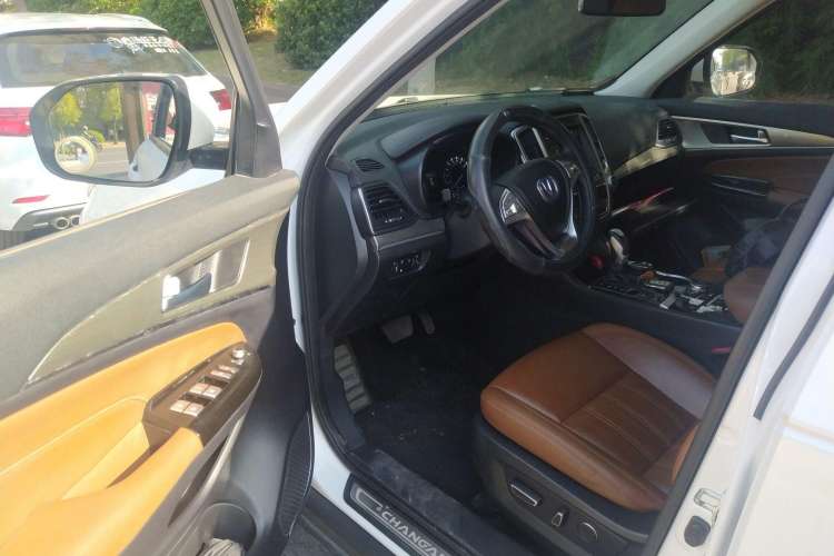 Used CHANGAN CS95 2018 2.0T Four-Wheel Drive Glory Edition
