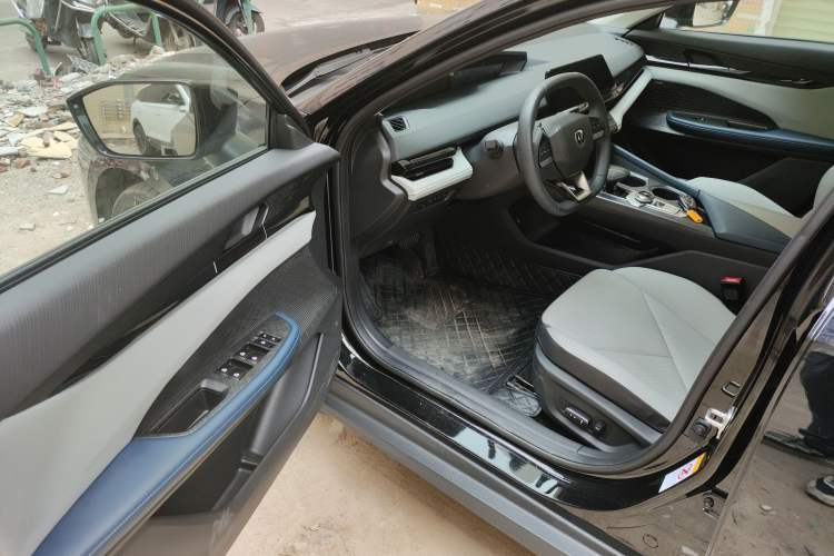 Used Changan UNI-V iDD 2023 ZhiDian iDD 1.5T 113km ZhiKu Model