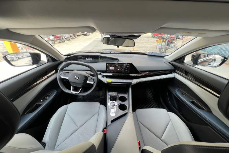 Used Changan UNI-V iDD 2023 ZhiDian iDD 1.5T 113km ZhiKu Model