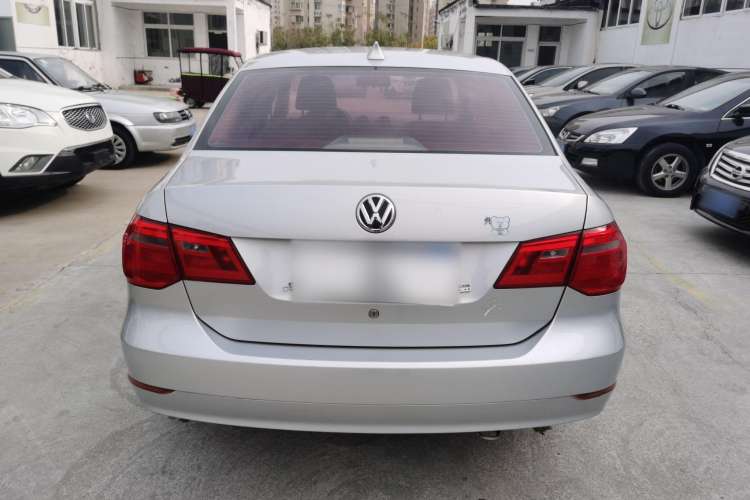 Used Volkswagen Jetta 2015 Value Edition 1.6L Manual Fashionable Style
