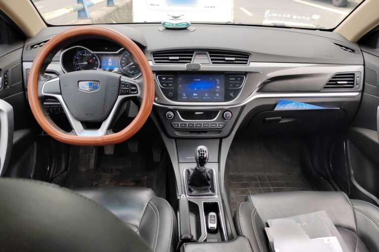 Used Geely Auto Emgrand 2017 Sedan Million Edition 1.5L Manual - Upward Version Center Console