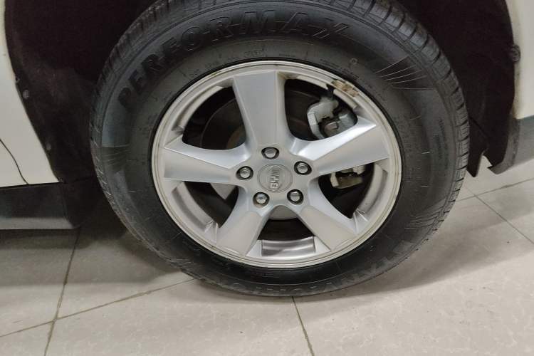 Used BYD S6 2014 2.4L Automatic Prestige 5-Seater
