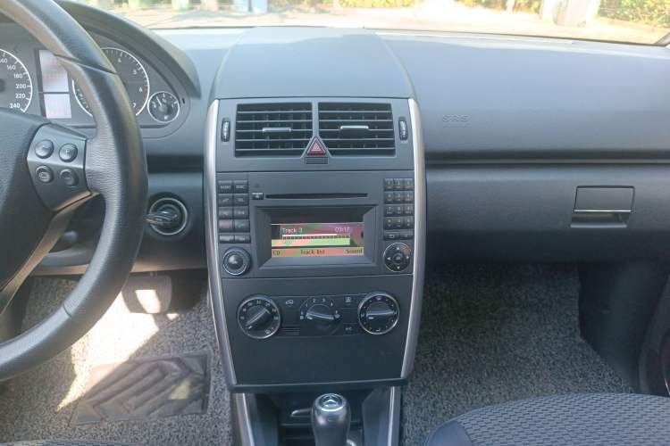 Used Mercedes-Benz A-Class 2011 A 160 Audio And AC Panel