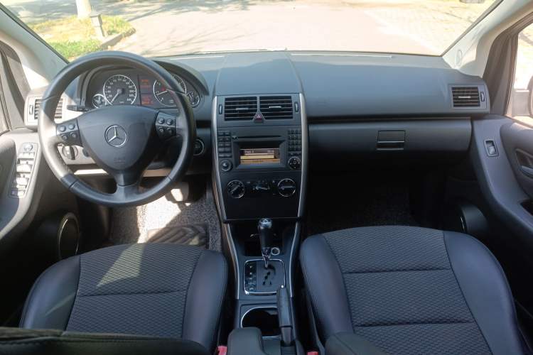 Used Mercedes-Benz A-Class 2011 A 160 Center Console