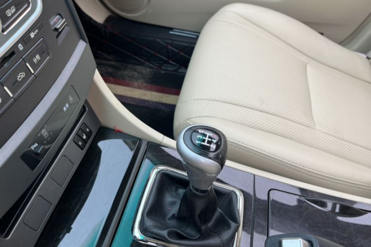 Used BYD G6 2013 2.0L Manual Luxury Version